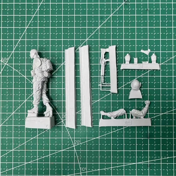 1/35 Vietnam War US Infantry Machine Gunner, Resin Model Figure Kit, Unassembled and Unpainted