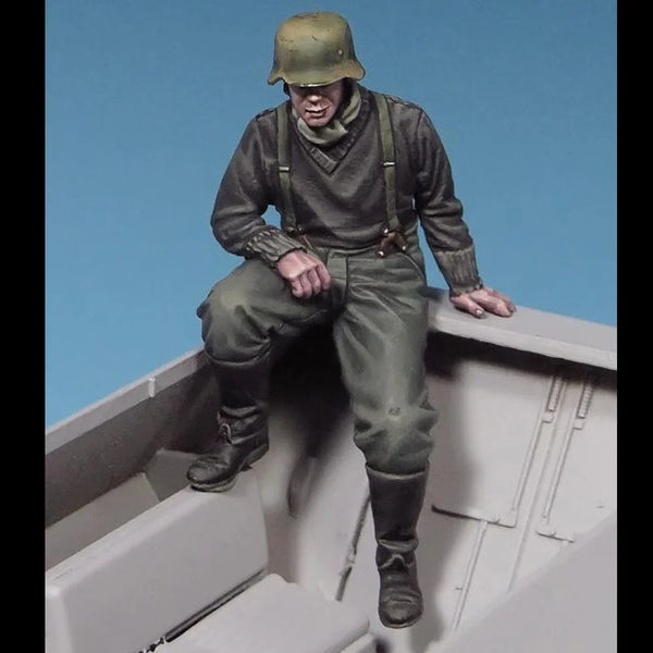 1/35 WWII German Soldier Seated, Resin Model Figure Kit, Unassembled and Unpainted