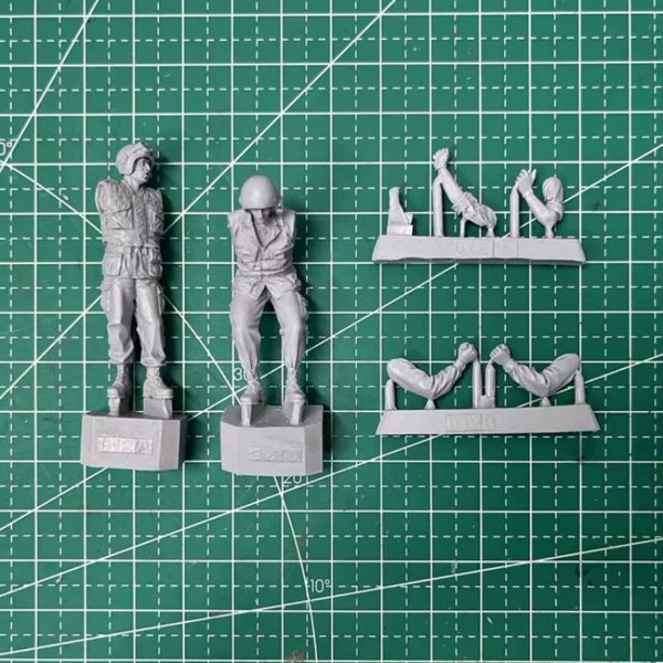 1/35 Vietnam War US Army Tank Crew, 2 Figures, Resin Model Figure Kit, Unassembled and Unpainted