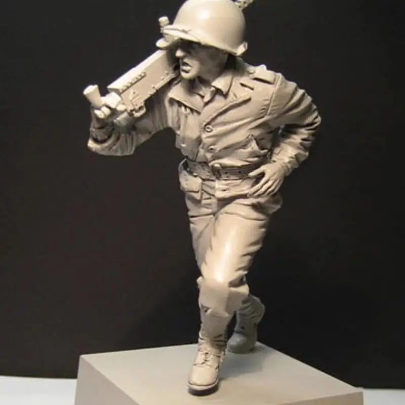 1/16 WWI German Infantryman Charging with Bayonet, Resin Model Figure Kit, Unassembled and Unpainted