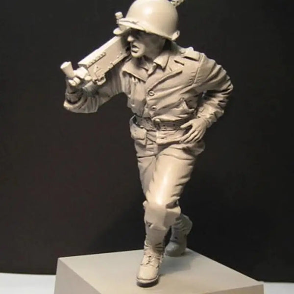 1/16 WWI German Infantryman Charging with Bayonet, Resin Model Figure Kit, Unassembled and Unpainted