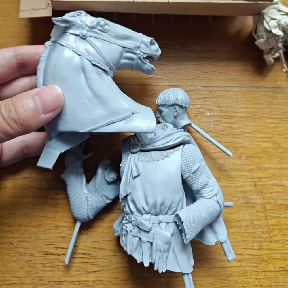 1/10 Medieval Knight Maltese Cross, Resin Model Bust Kit, Unassembled and Unpainted