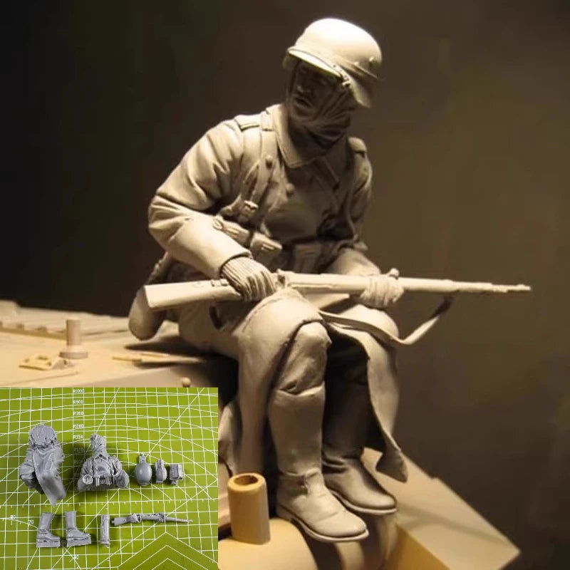 1/16 WWI British Soldier Seated with Pith Helmet, Resin Model Figure Kit, Unassembled and Unpainted