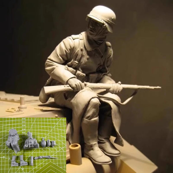 1/16 WWI British Soldier Seated with Pith Helmet, Resin Model Figure Kit, Unassembled and Unpainted