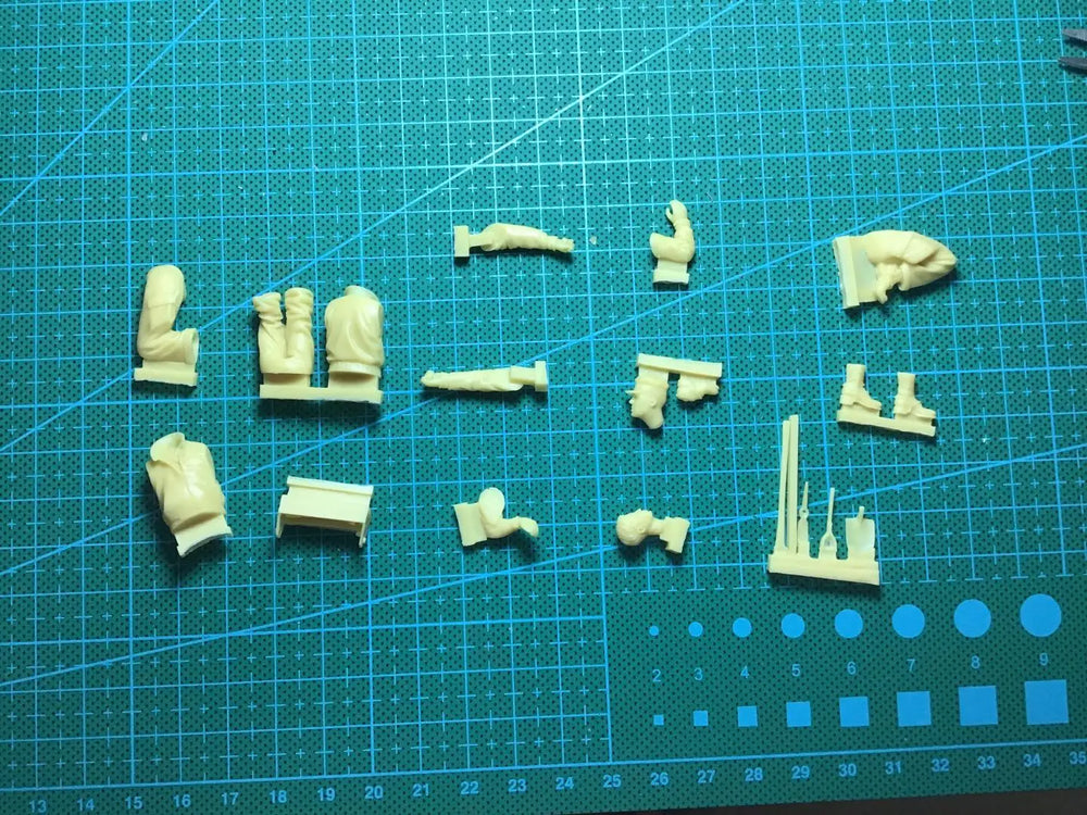 1/35 WWII Tank Mechanics, 3 Figures, Resin Model Figure Kit, Unassembled and Unpainted