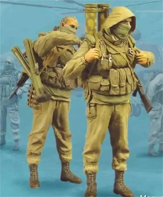 1/35 Modern Combat Operators in Desert Gear, 2 Figures, Resin Model Figure Kit, Unassembled and Unpainted