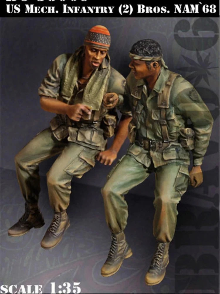 1/35 Vietnam War US Infantry Squad in Assault, 2 Figures, Resin Model Figure Kit, Unassembled and Unpainted
