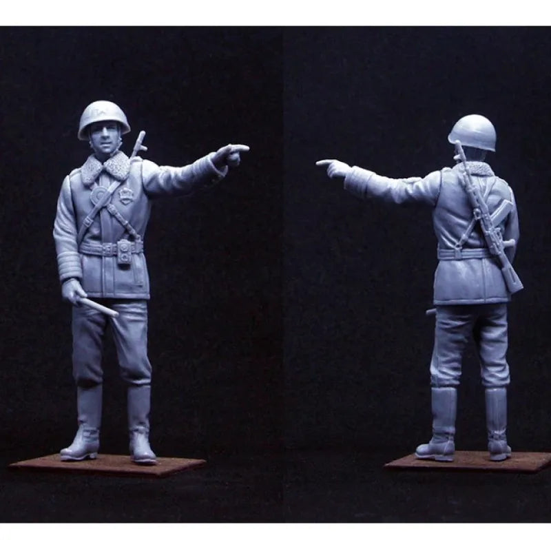 1/35 WWII Military Police Traffic, 4 Figures, Resin Model Figure Kit, Unassembled and Unpainted
