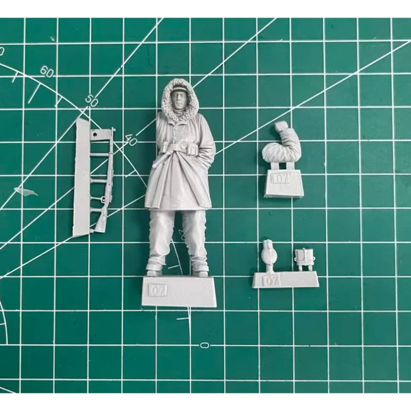 1/35 WWII Winter Infantry, Resin Model Figure Kit, Unassembled and Unpainted