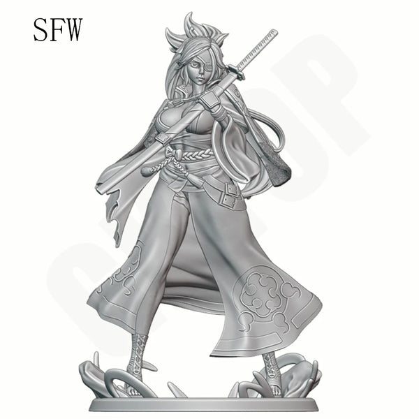 1/24 Warrior Queen with Spiked Crown, Resin Model Figure Kit, Fantasy Theme, Unassembled and Unpainted