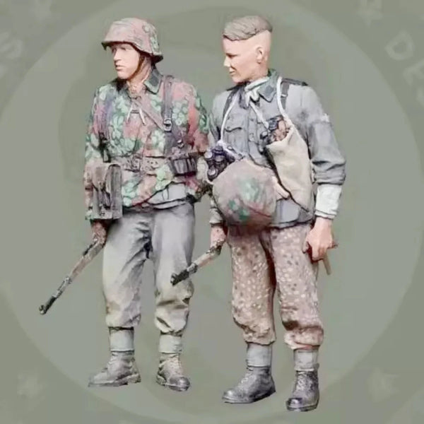1/35 WWII German Camouflaged Soldiers, 2 Figures, Resin Model Figure Kit, Unassembled and Unpainted