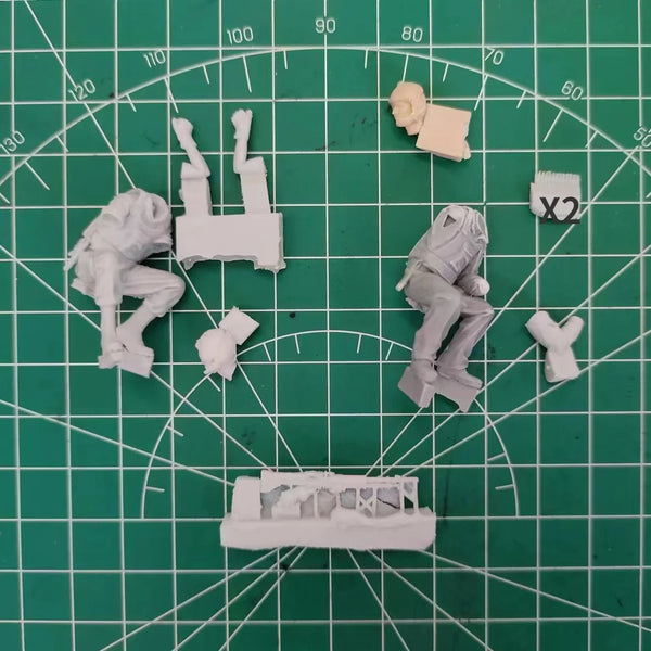 1/35 Vietnam War US Helicopter Crew, 2 Figures, Resin Model Figure Kit, Unassembled and Unpainted