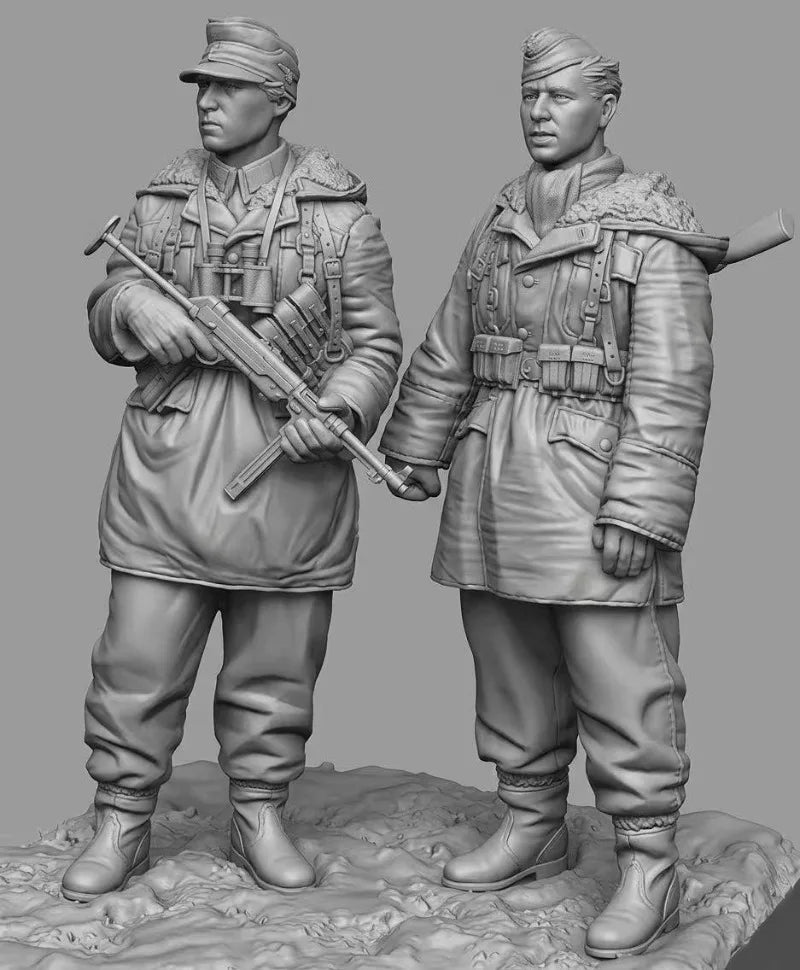 1/35 WWII German Winter Combat Pair with MP40, 2 Figures, Resin Model Figure Kit, Unassembled and Unpainted
