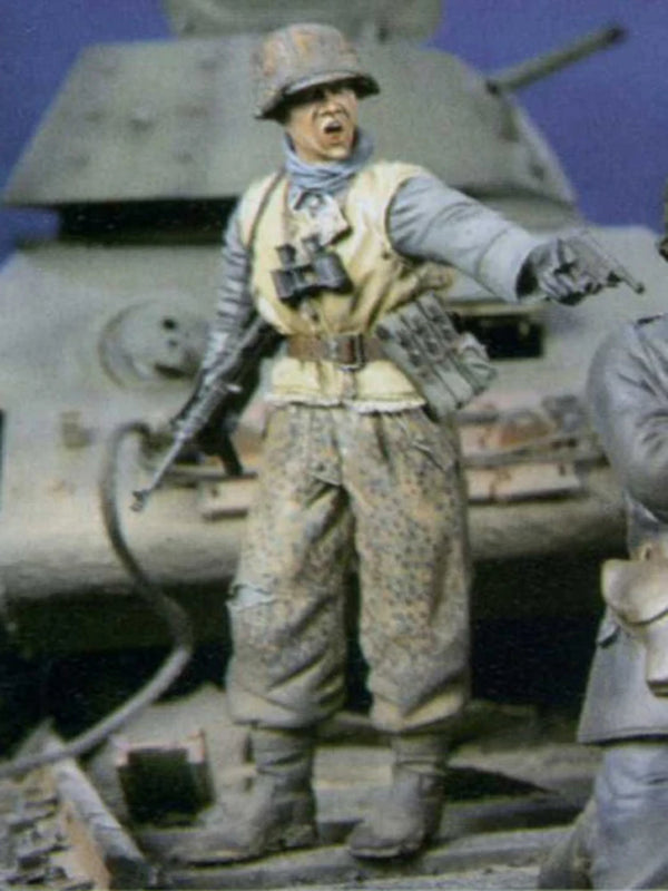 1/16 WWII Soviet Soldier in Greatcoat with Budenovka, Resin Model Figure Kit, Unassembled and Unpainted