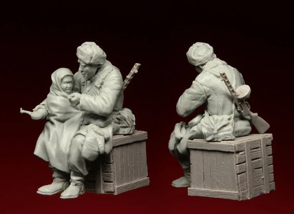 1/35 Modern Russian Soldier and Orphan Child, 2 Figures, Resin Model Figure Kit, Unassembled and Unpainted