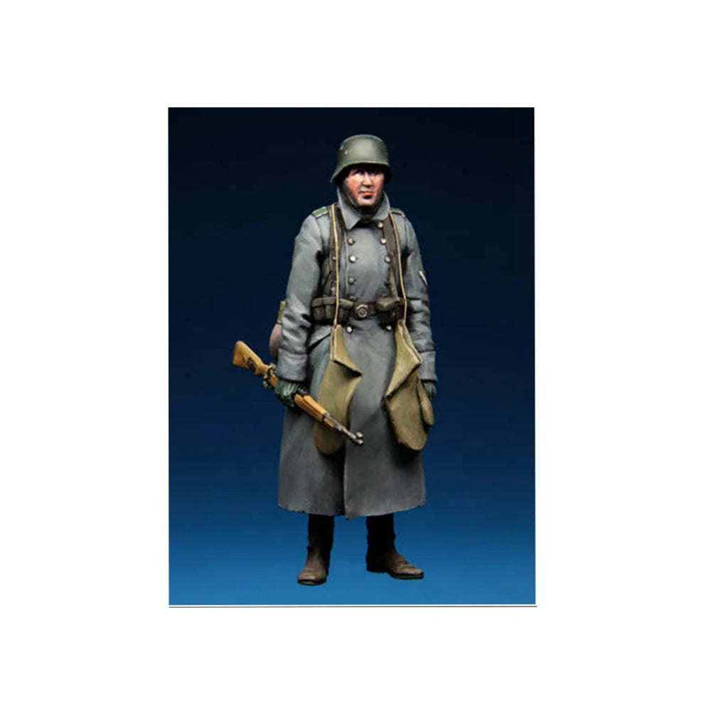 1/35 WWII German Infantryman with Entrenching Tool, Resin Model Figure Kit, Unassembled and Unpainted