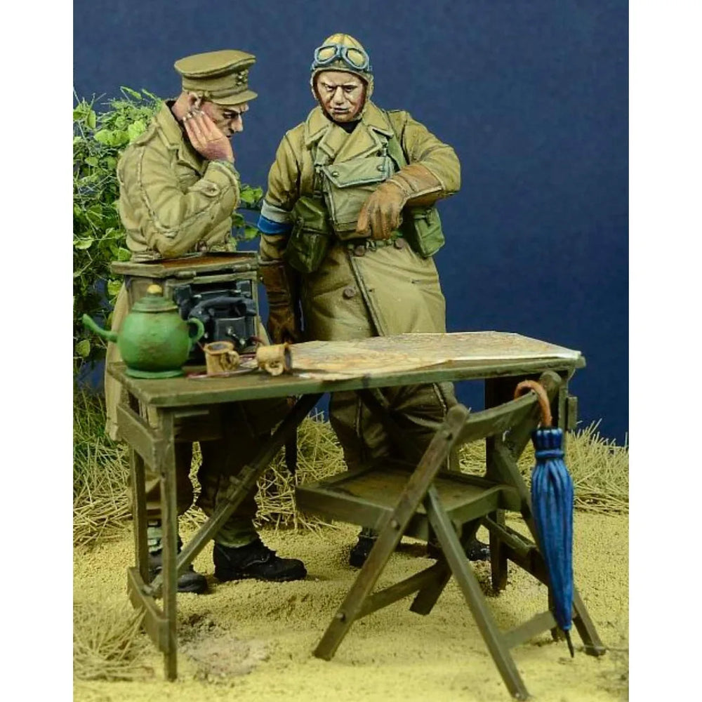 1/35 WWII British Officers & Dispatch Riders, 2 Figures, Resin Model Diorama Kit, Unassembled and Unpainted