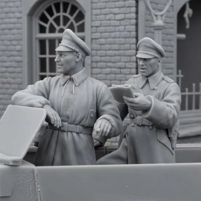 1/35 WWI German Soldiers with Base, 2 Figures, Resin Model Figure Kit, Unassembled and Unpainted