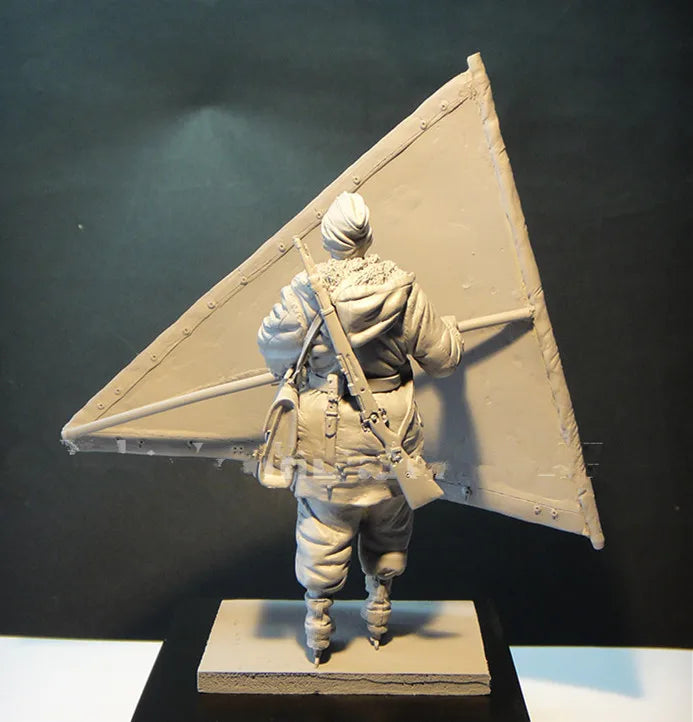 1/16 Ancient Soldier with Kite Shield and Spear, Resin Model Figure Kit, Unassembled and Unpainted