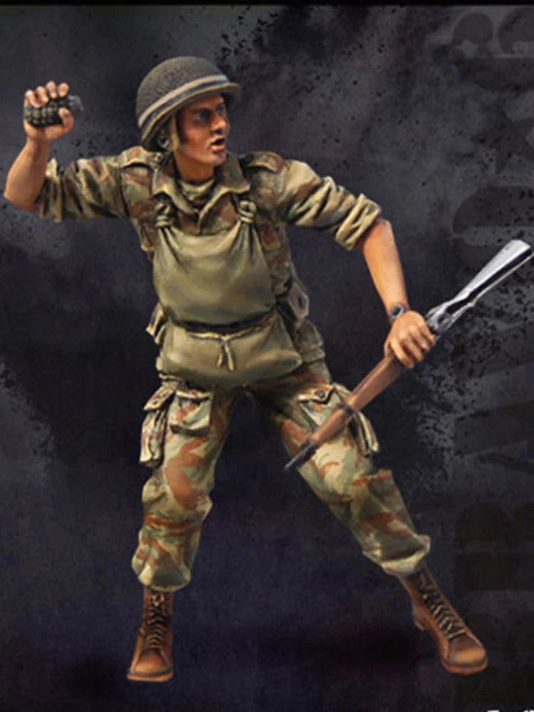 1/35 Vietnam War US Army Soldier with Entrenching Tool, Resin Model Figure Kit, Unassembled and Unpainted