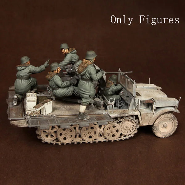 1/35 WWII Soldiers with Half-Track Transport, 4 Figures, Resin Model Figure Kit, Unassembled and Unpainted