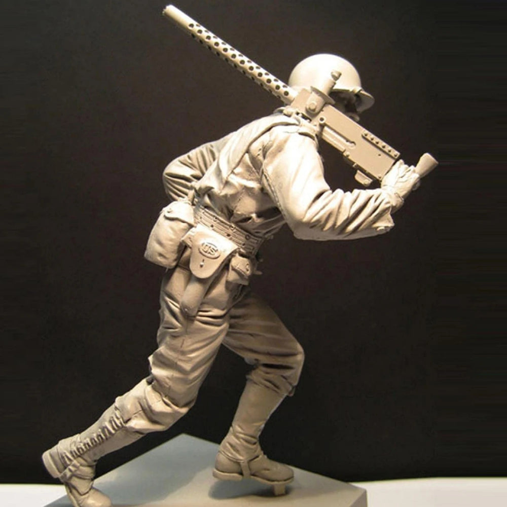 1/16 WWII US Infantryman Charging with Bayonet, Resin Model Figure Kit, Unassembled and Unpainted