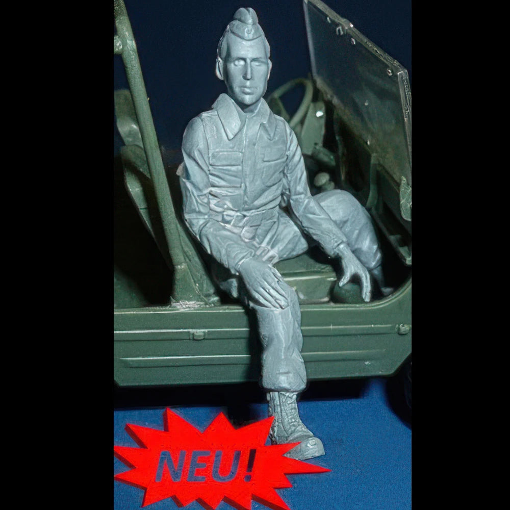 1/35 Modern Military Co-Driver, Resin Model Figure Kit, Unassembled and Unpainted