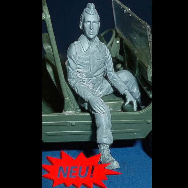 1/35 Modern Military Co-Driver, Resin Model Figure Kit, Unassembled and Unpainted