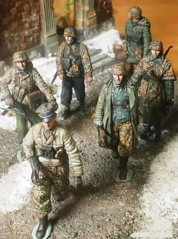 1/35 WWII German Infantry Squad Assault, 6 Figures, Resin Model Figure Kit, Unassembled and Unpainted