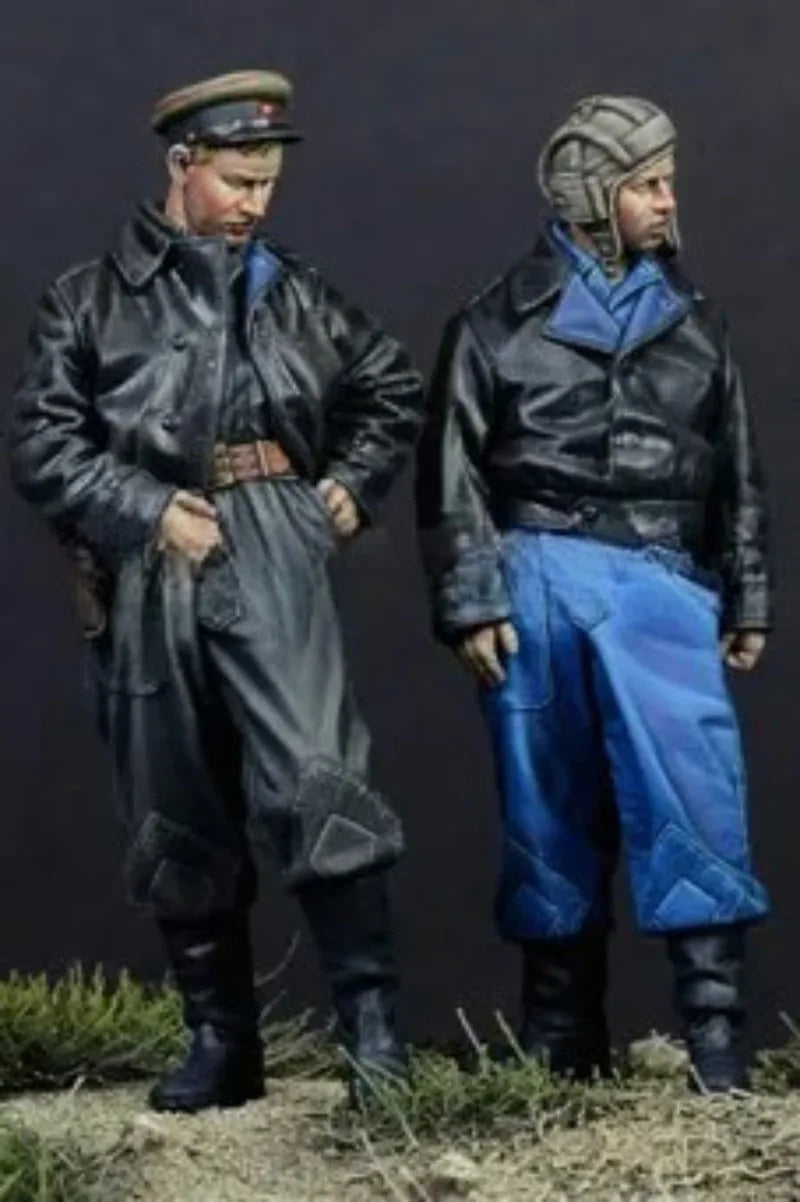 1/35 Cold War Soviet Tank Crew, 2 Figures, Resin Model Figure Kit, Unassembled and Unpainted