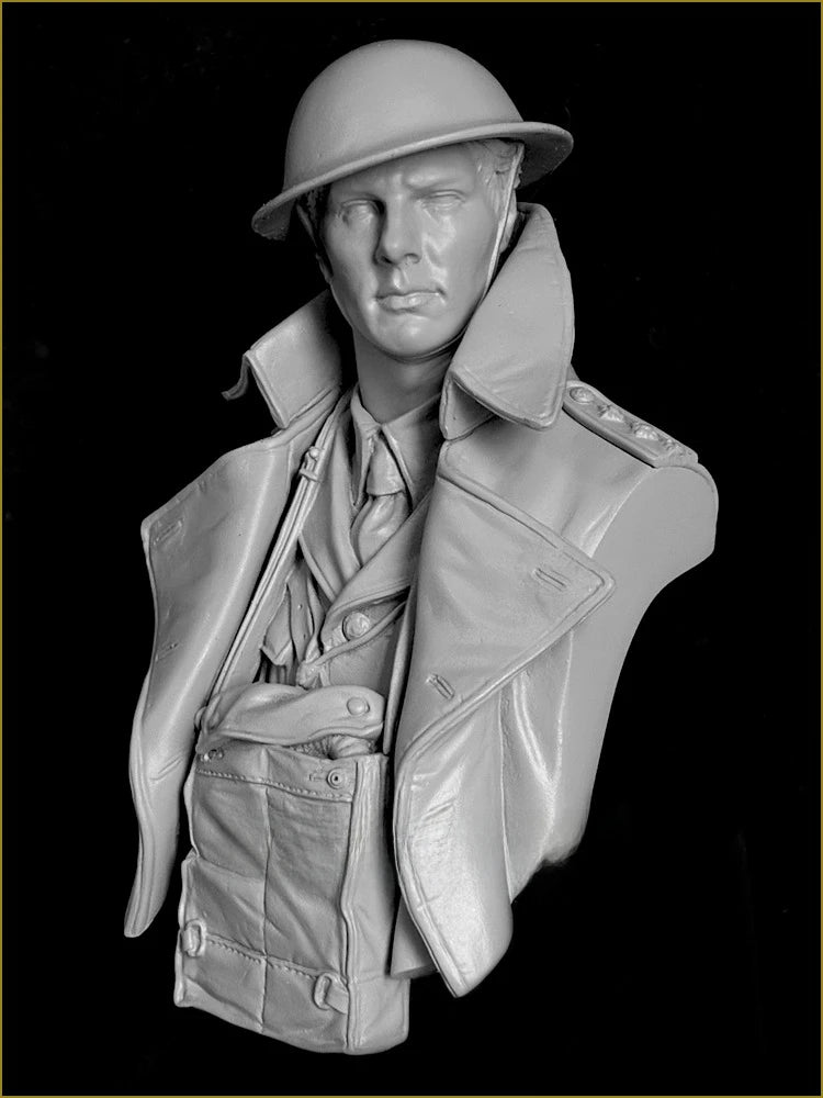 1/10 WWI British Officer in Greatcoat and Scarf, Resin Model Bust Kit, Unassembled and Unpainted