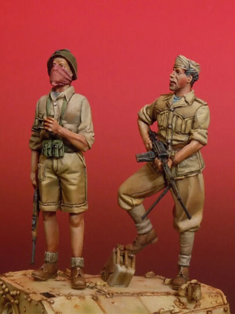 1/35 WWII Italian Soldier, 2 Figures, Resin Model Figure Kit, Unassembled and Unpainted