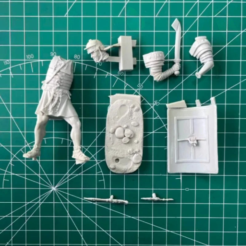 1/24 Ancient Roman Legionnaire with Scutum, Resin Model Figure Kit, Unassembled and Unpainted