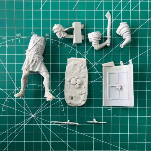 1/24 Ancient Roman Legionnaire with Scutum, Resin Model Figure Kit, Unassembled and Unpainted