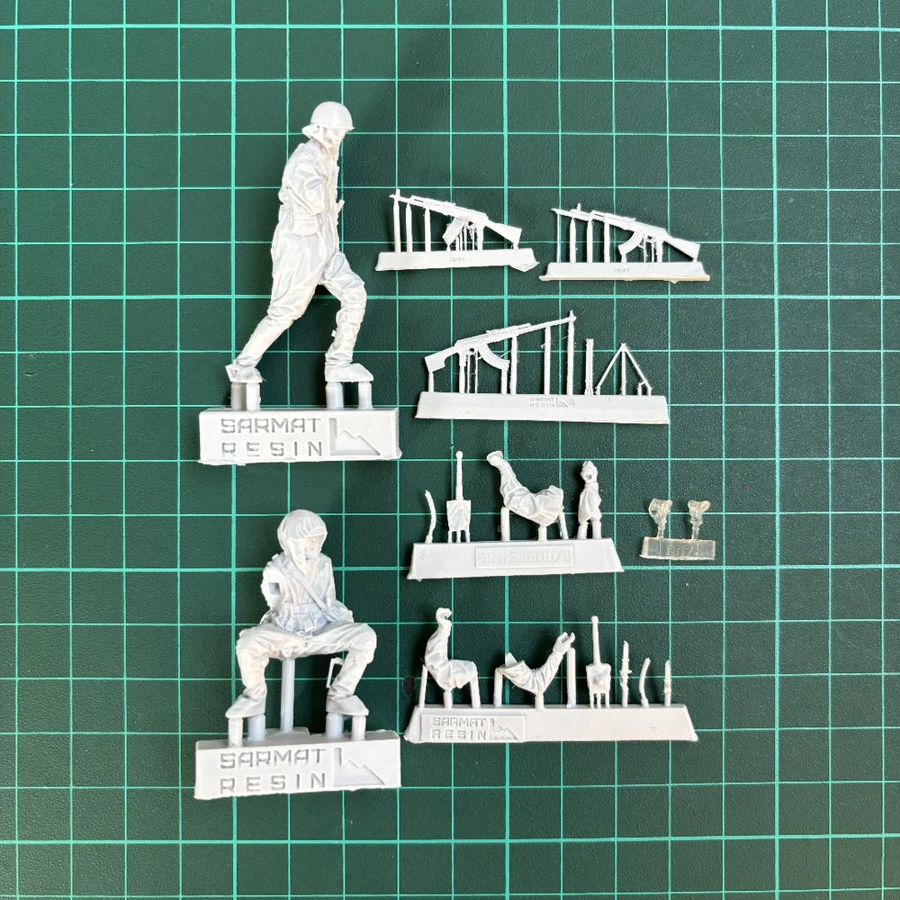 1/35 Cold War Soviet NBC Soldiers, 3 Figures, Resin Model Figure Kit, Unassembled and Unpainted