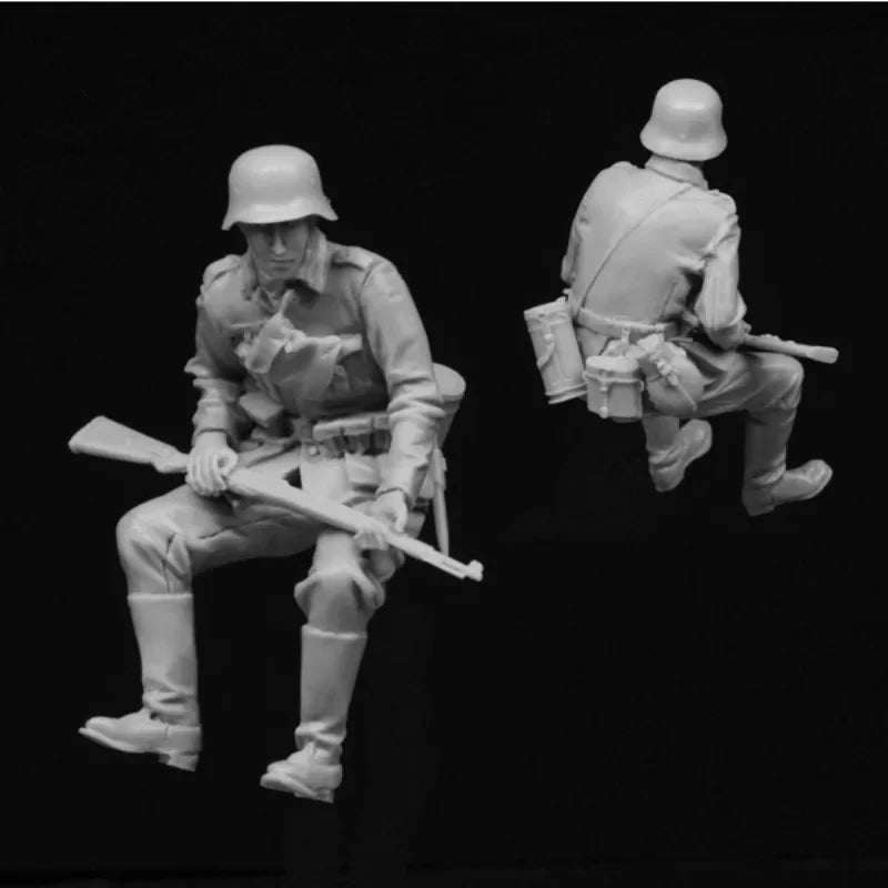 1/35 WWII German Infantry Defending Fortifications, 2 Figures, Resin Model Figure Kit, Unassembled and Unpainted