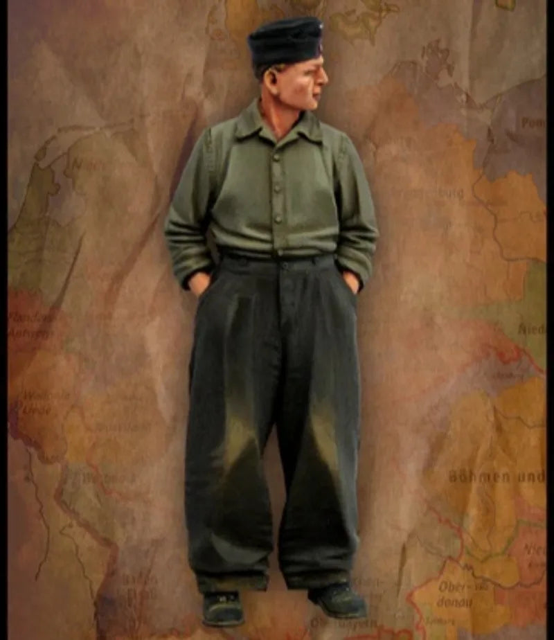 1/35 WWII German Soldier Standing at Ease, Resin Model Figure Kit, Unassembled and Unpainted