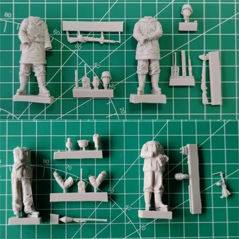 1/35 WWII German Infantry Squad with Greatcoat and Pack, 4 Figures, Resin Model Figure Kit, Unassembled and Unpainted