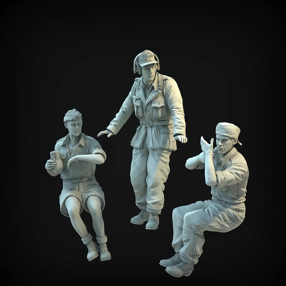1/35 WWII German Panzer Crew at Tank Gun, 3 Figures, Resin Model Figure Kit, Unassembled and Unpainted