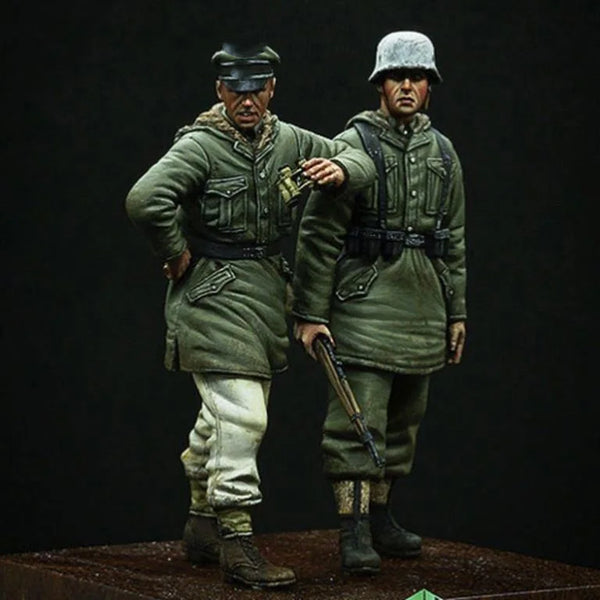 1/35 WWII German Infantry Sergeant with Rifleman, 2 Figures, Resin Model Figure Kit, Unassembled and Unpainted