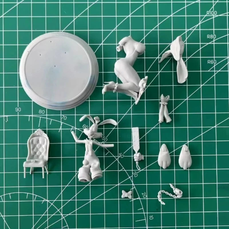 1/24 Cartoon Girl and Rabbit, 2 Figures, Resin Model Figure Kit, Anime Theme, Unassembled and Unpainted
