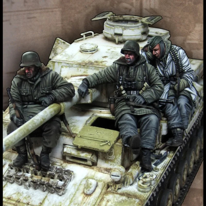 1/35 WWII German Armored Vehicle Crew, 3 Figures, Resin Model Figure Kit, Unassembled and Unpainted