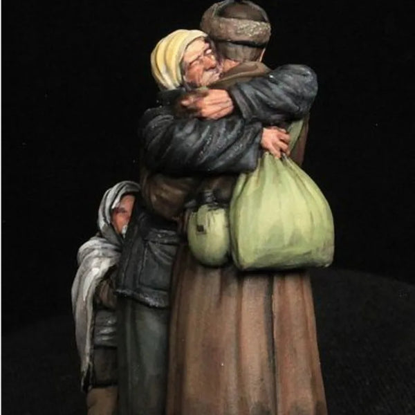1/35 WWII Soviet Mother & Soldier Reunion, 3 Figures, Resin Model Figure Kit, Unassembled and Unpainted