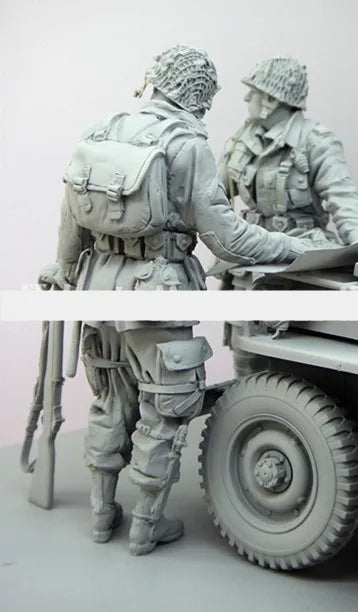 1/16 WWII German Infantry Moving to Truck, 3 Figures, Resin Model Figure Kit, Unassembled and Unpainted