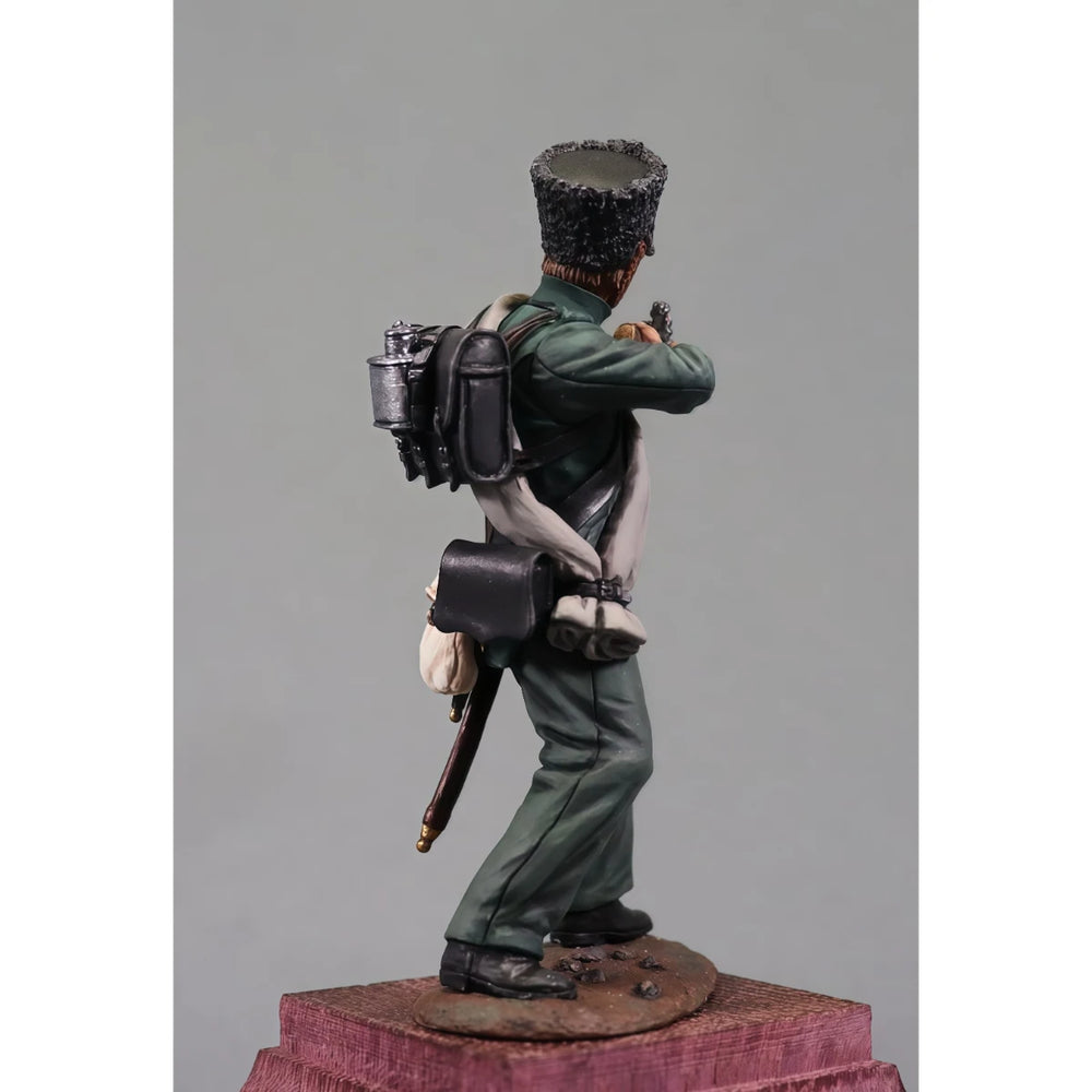 54mm Napoleonic Russian Infantry Firing Musket, Resin Model Figure Kit, Unassembled and Unpainted