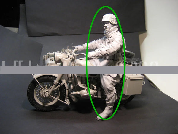1/9 WWII German Soldier with Motorcycle, Resin Model Figure Kit, Unassembled and Unpainted