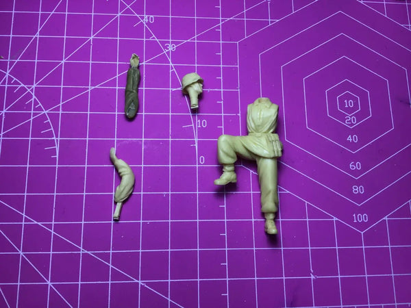 1/35 WWI Infantry Squad Charging Attack, 4 Figures, Resin Model Figure Kit, Unassembled and Unpainted