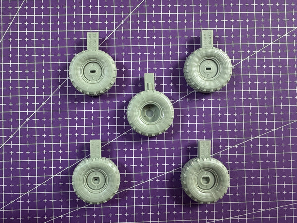 1/35 Cold War Panhard AML Tire Modification, Resin Model Vehicle Kit, Unassembled and Unpainted