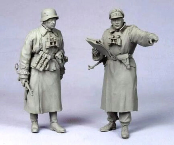 1/35 WWI German Soldiers with Long Coats, 2 Figures, Resin Model Figure Kit, Unassembled and Unpainted