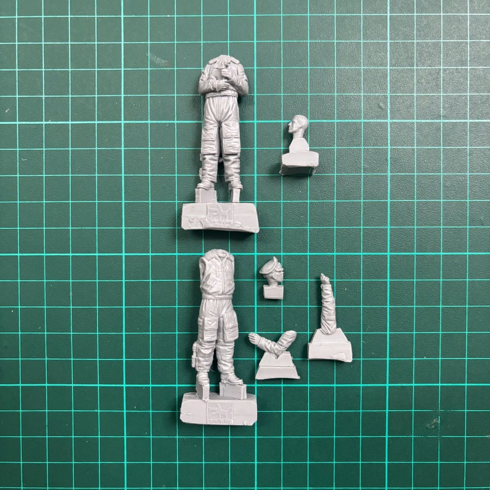 1/32 WWII Military Soldiers, 2 Figures, Resin Model Figure Kit, Unassembled and Unpainted